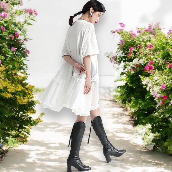 F. Modern White Tourmaline Oversized Stretch Knit Ruffle Top - Picture 8 of 16